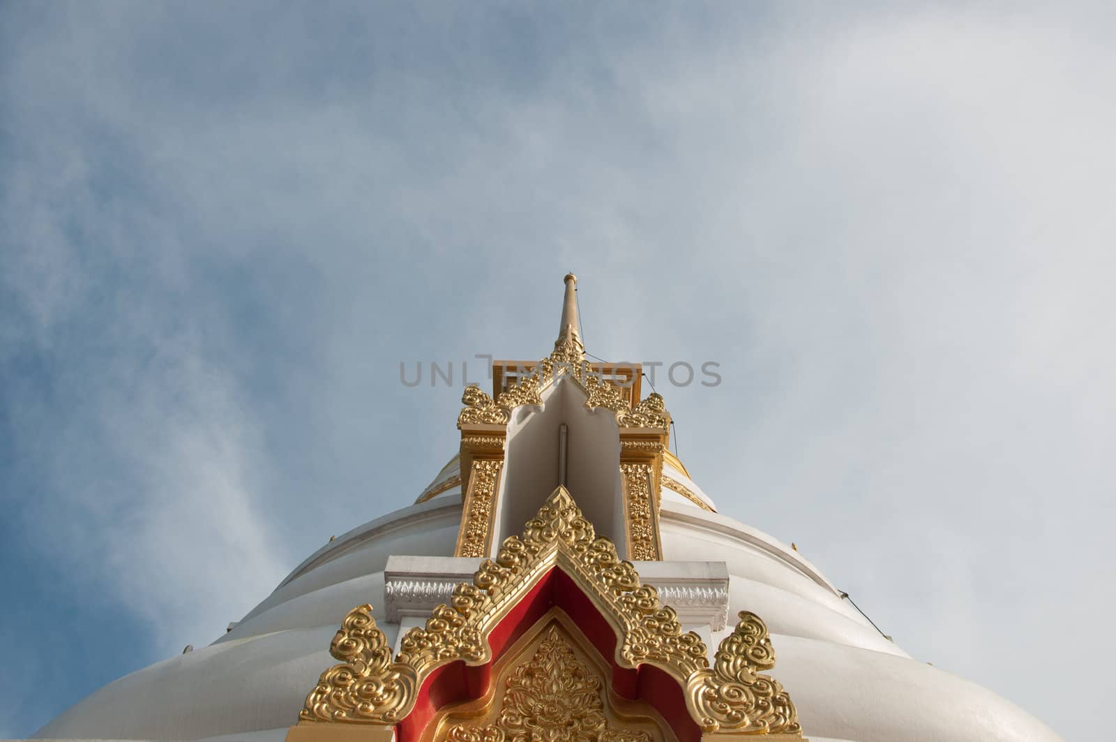 huakuan temple chedi in yala, thailand by ngarare