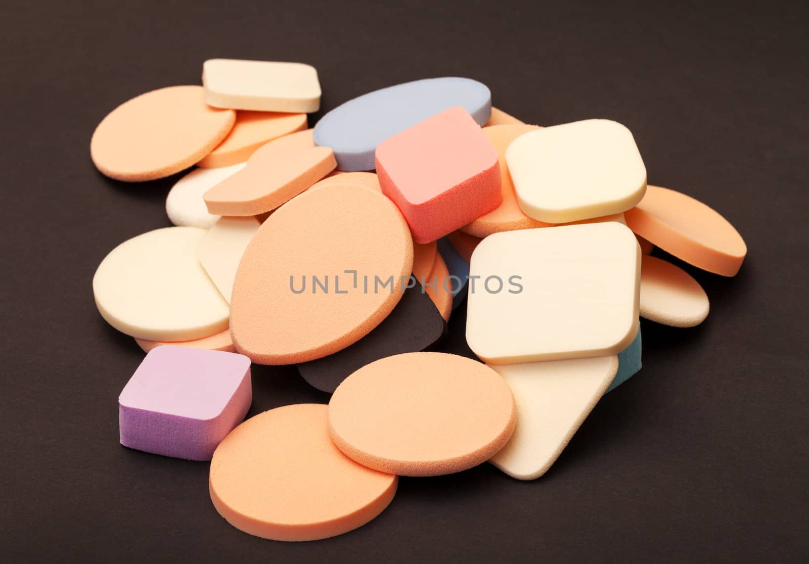 Variety Cosmetic Sponges by Discovod