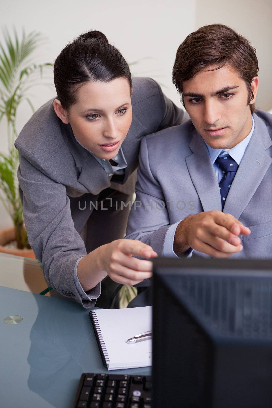 Businesswoman helping her new colleague by Wavebreakmedia