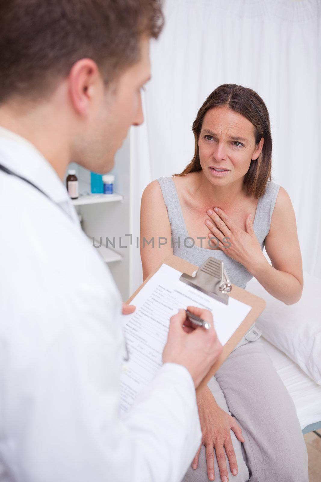 Patient talking to doctor by Wavebreakmedia