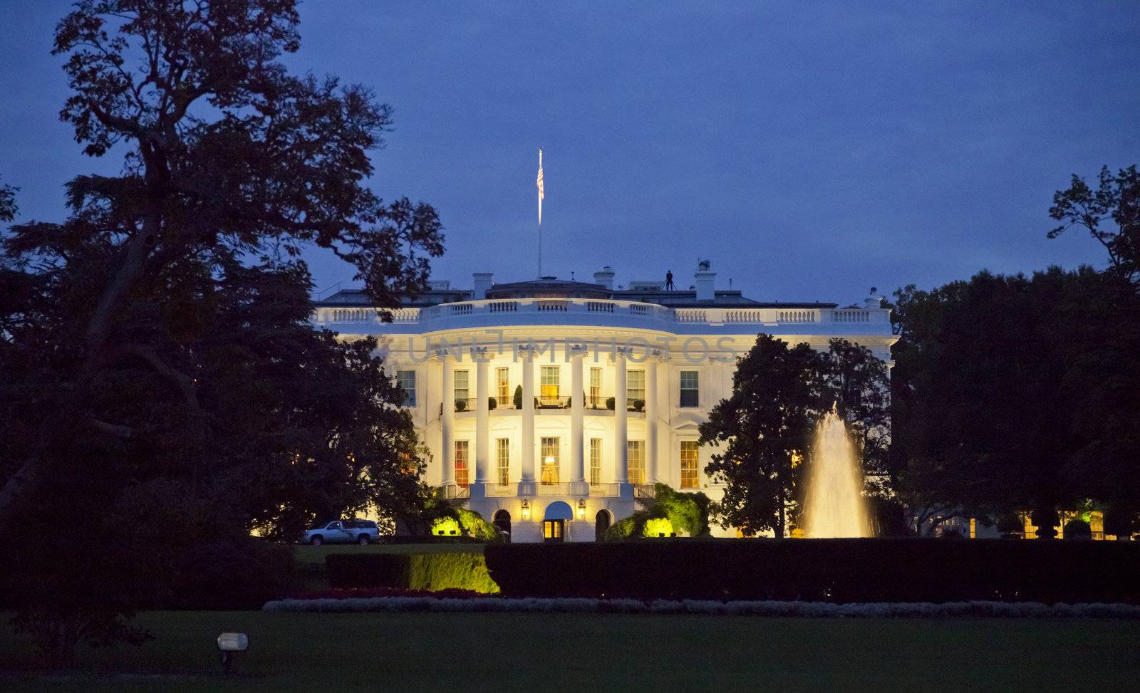 White House at the night by hanusst