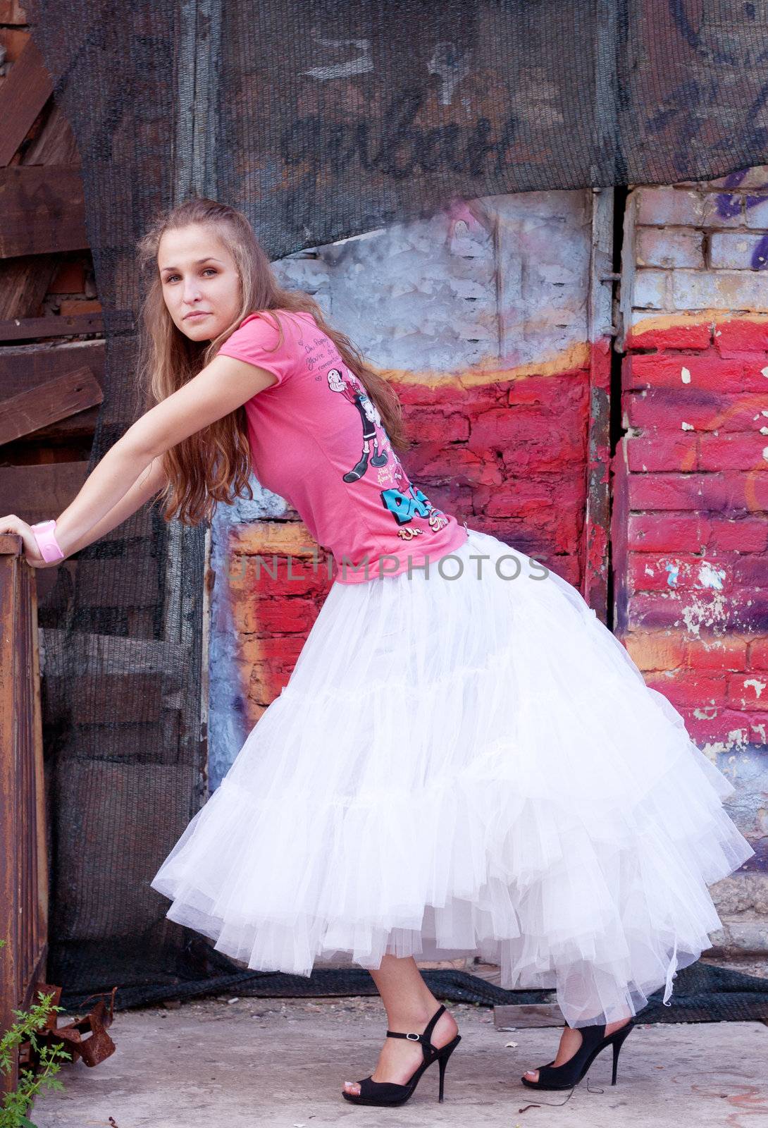 girl in white skirt and pink T-shirt in the city