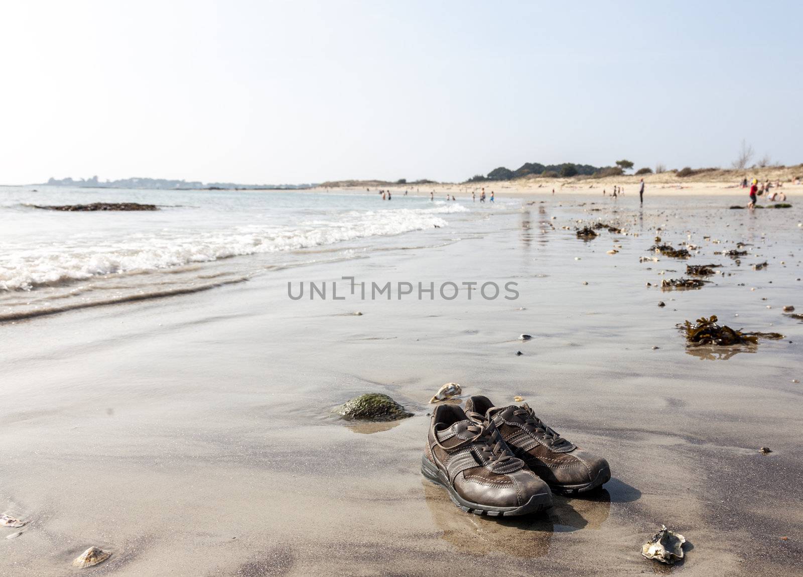 Image of the traveler's pair of shoes on a beach in Brittany.