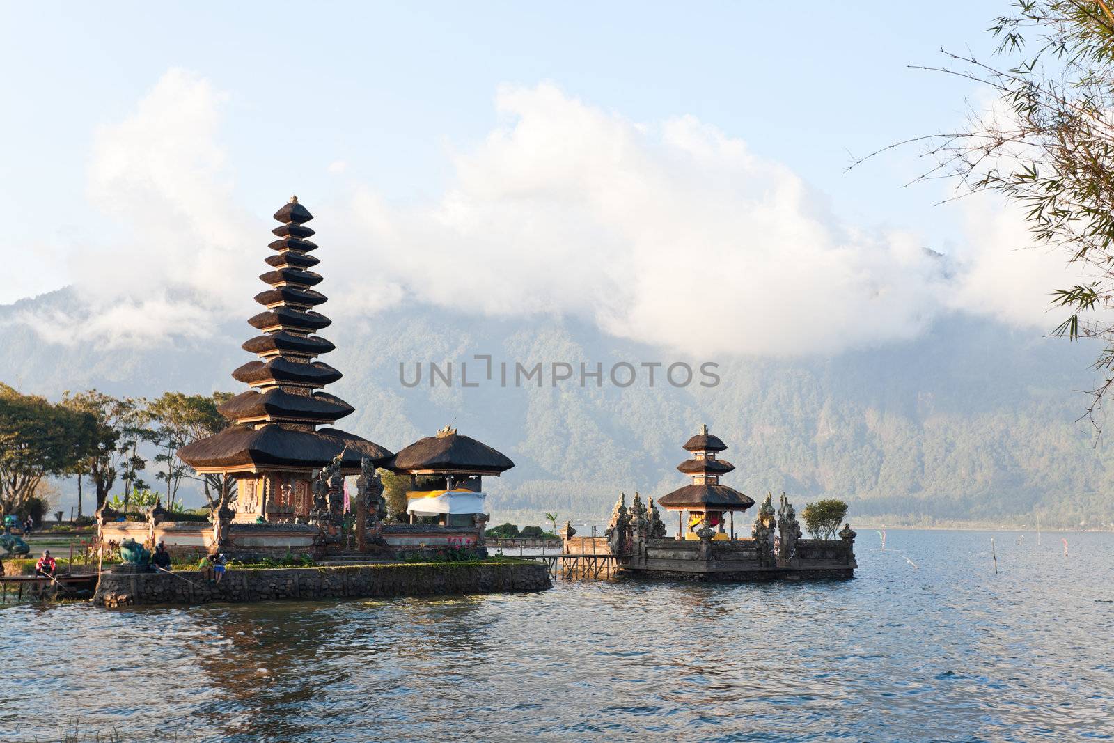 pura ulun danu bratan, bali, indonesia