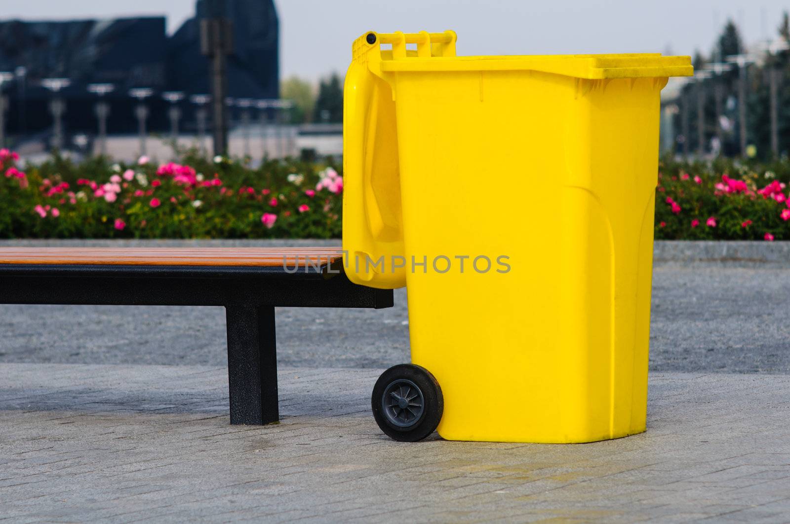 Yellow recycling container by nvelichko
