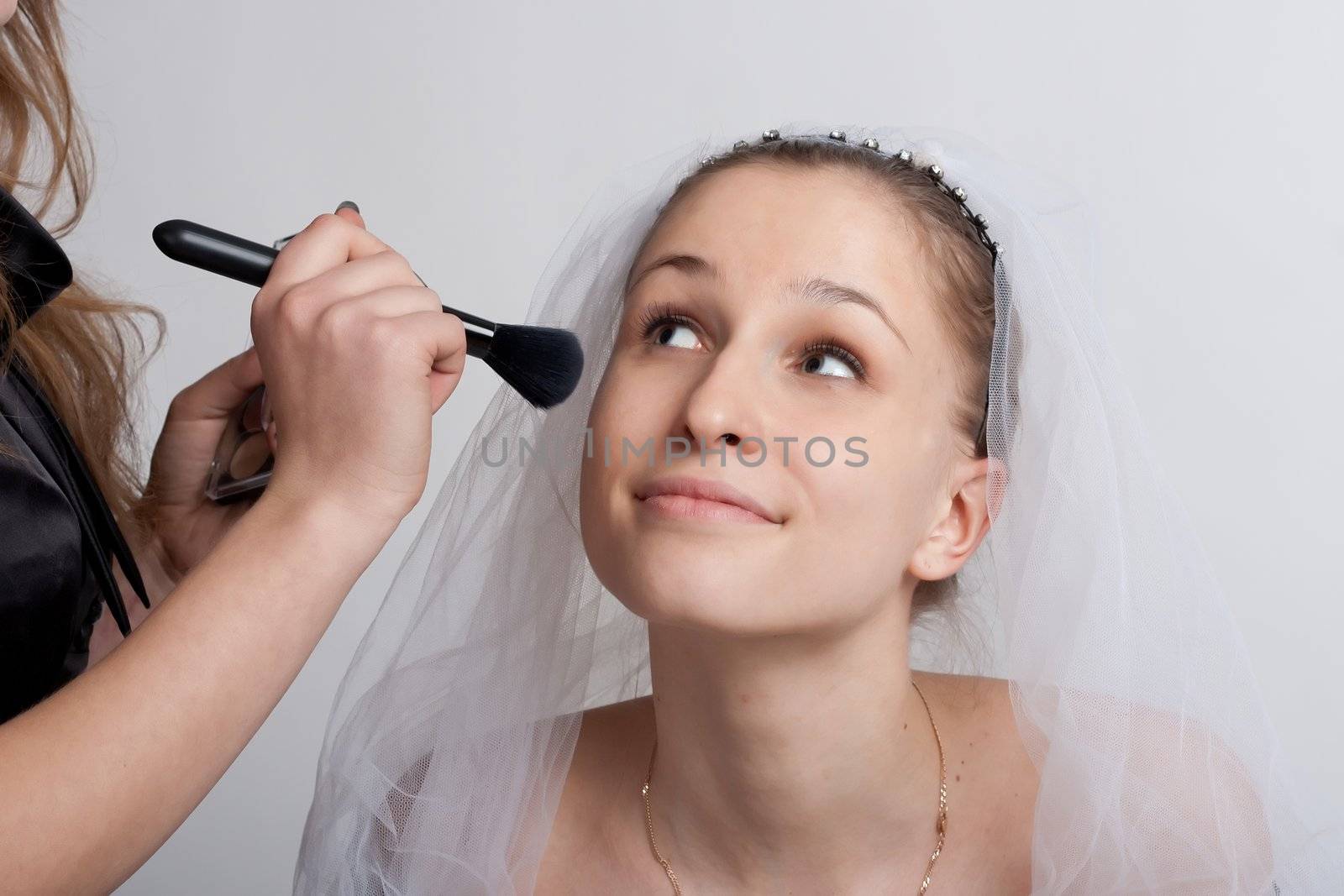 Bride close-ups and make-up artist make-up