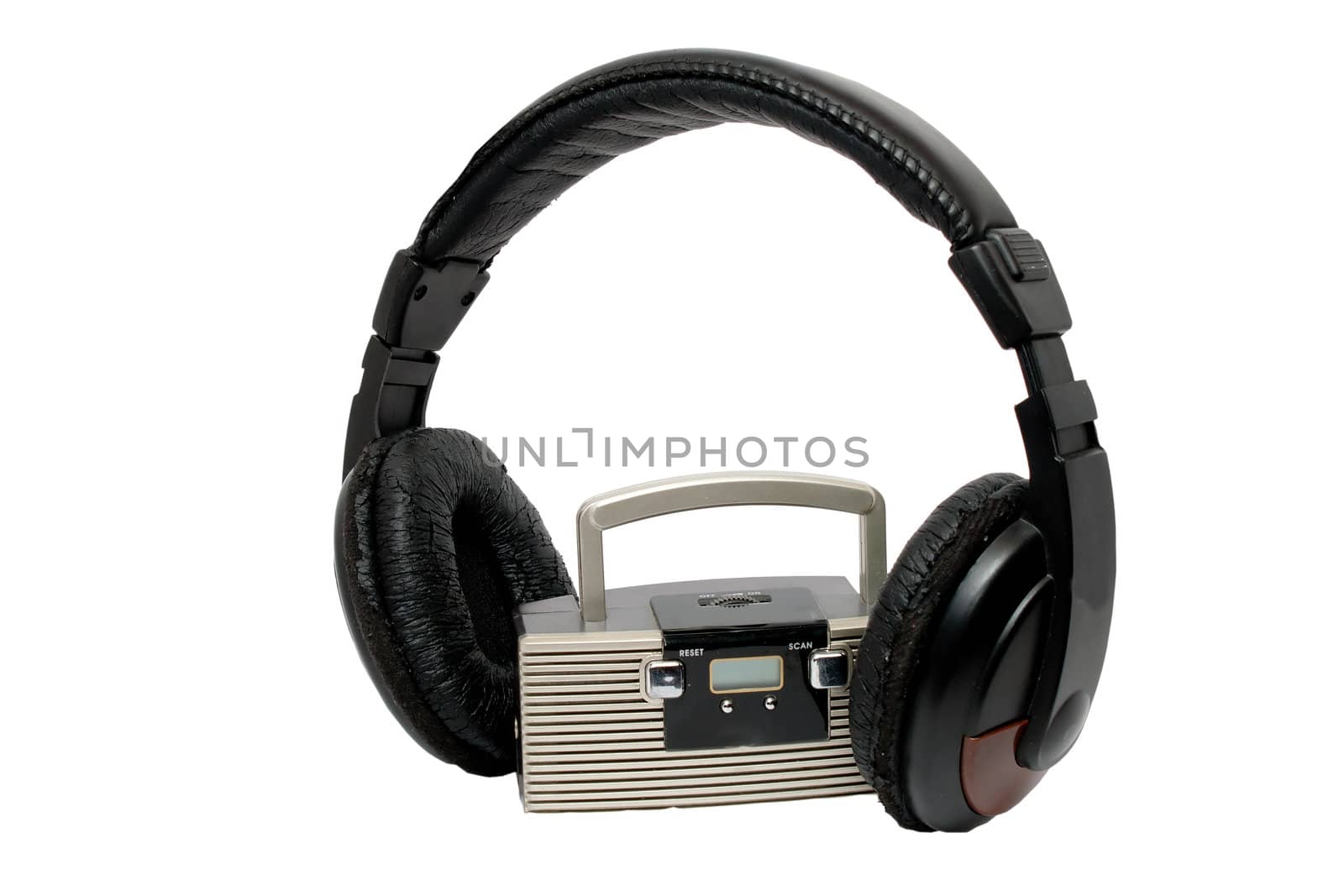 Little radio and big headphones by victosha