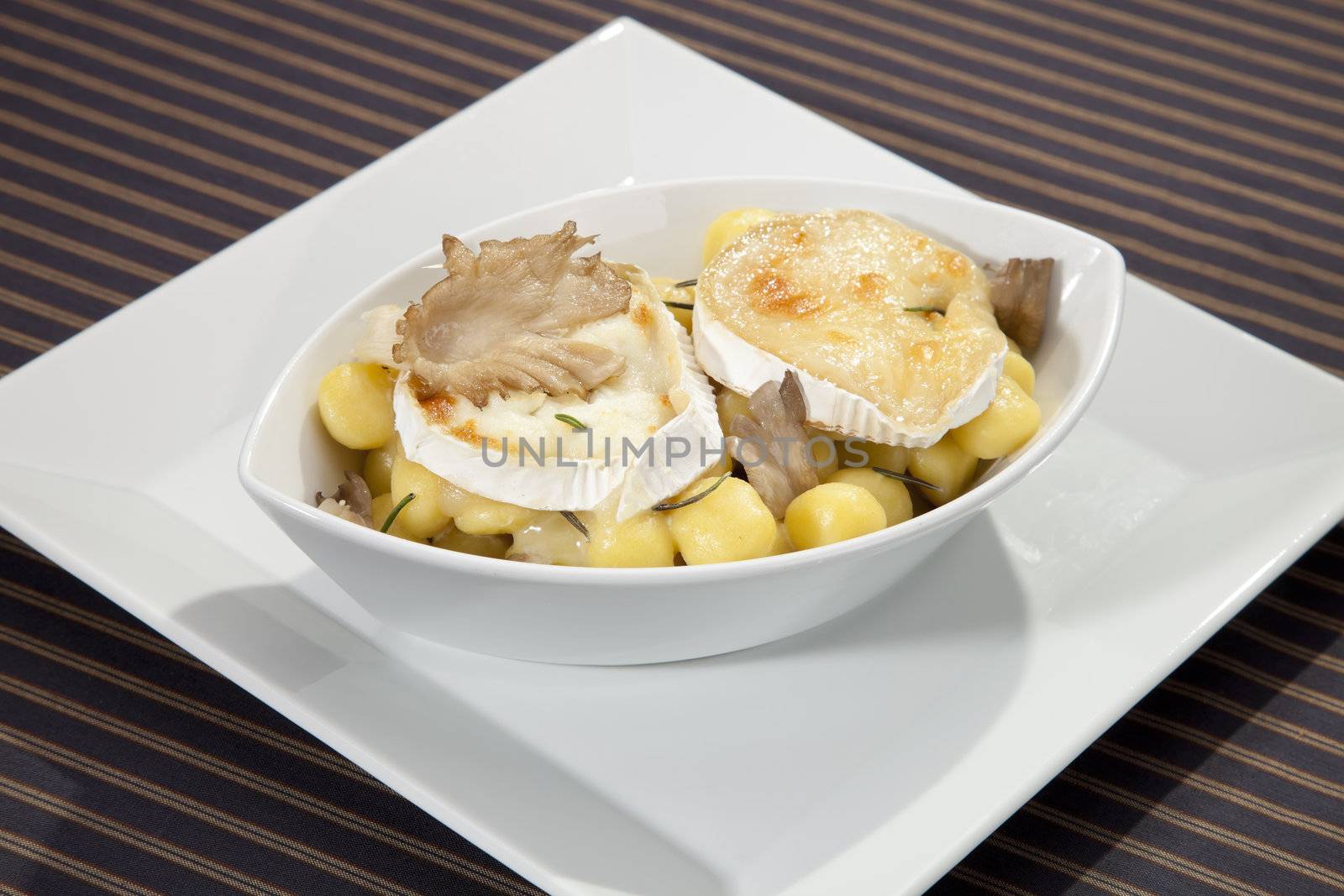 Grilled camembert cheese with the italian dumplings and mushrooms