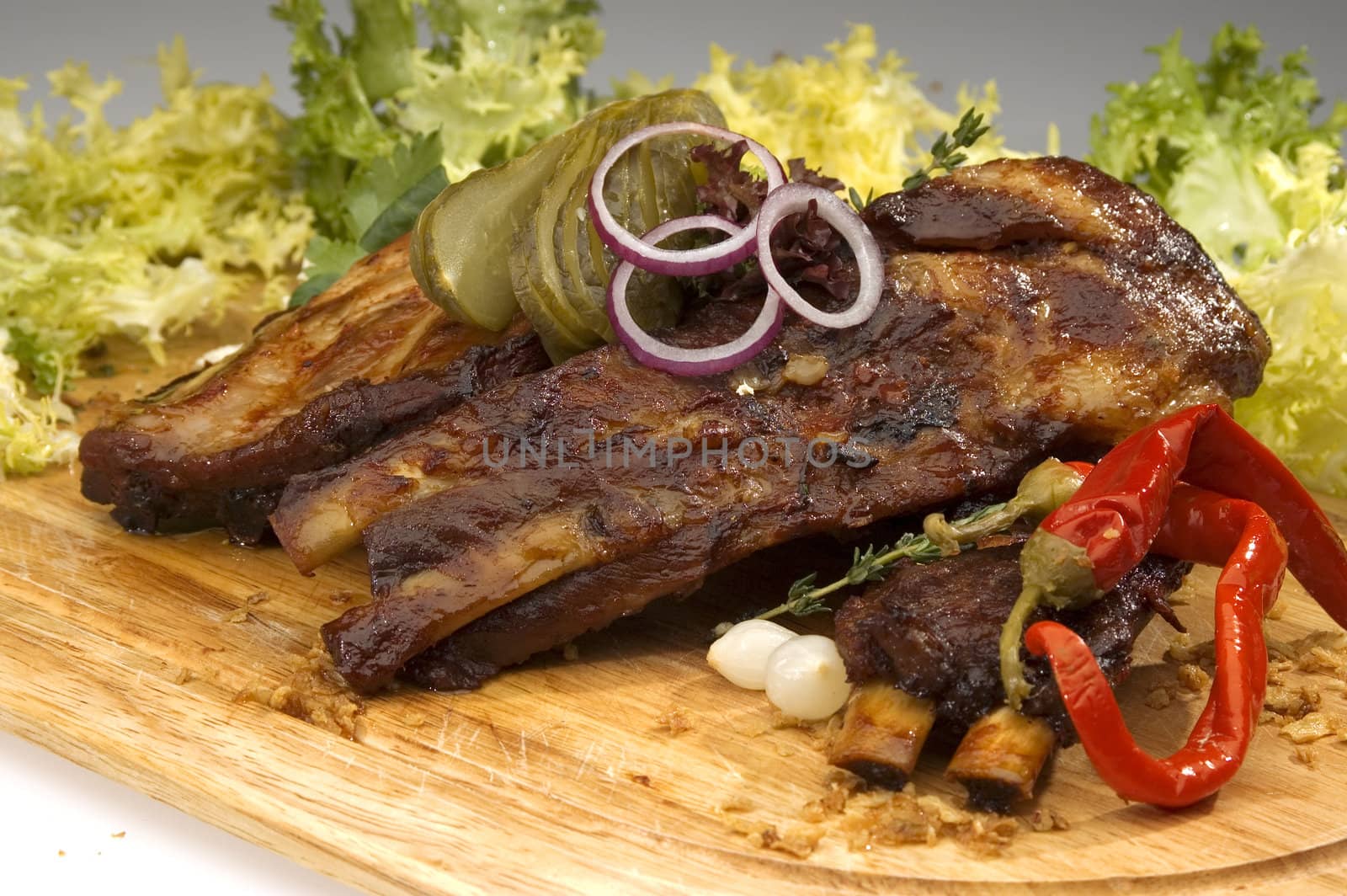 Grilled ribs w pickle lettuce and pepper