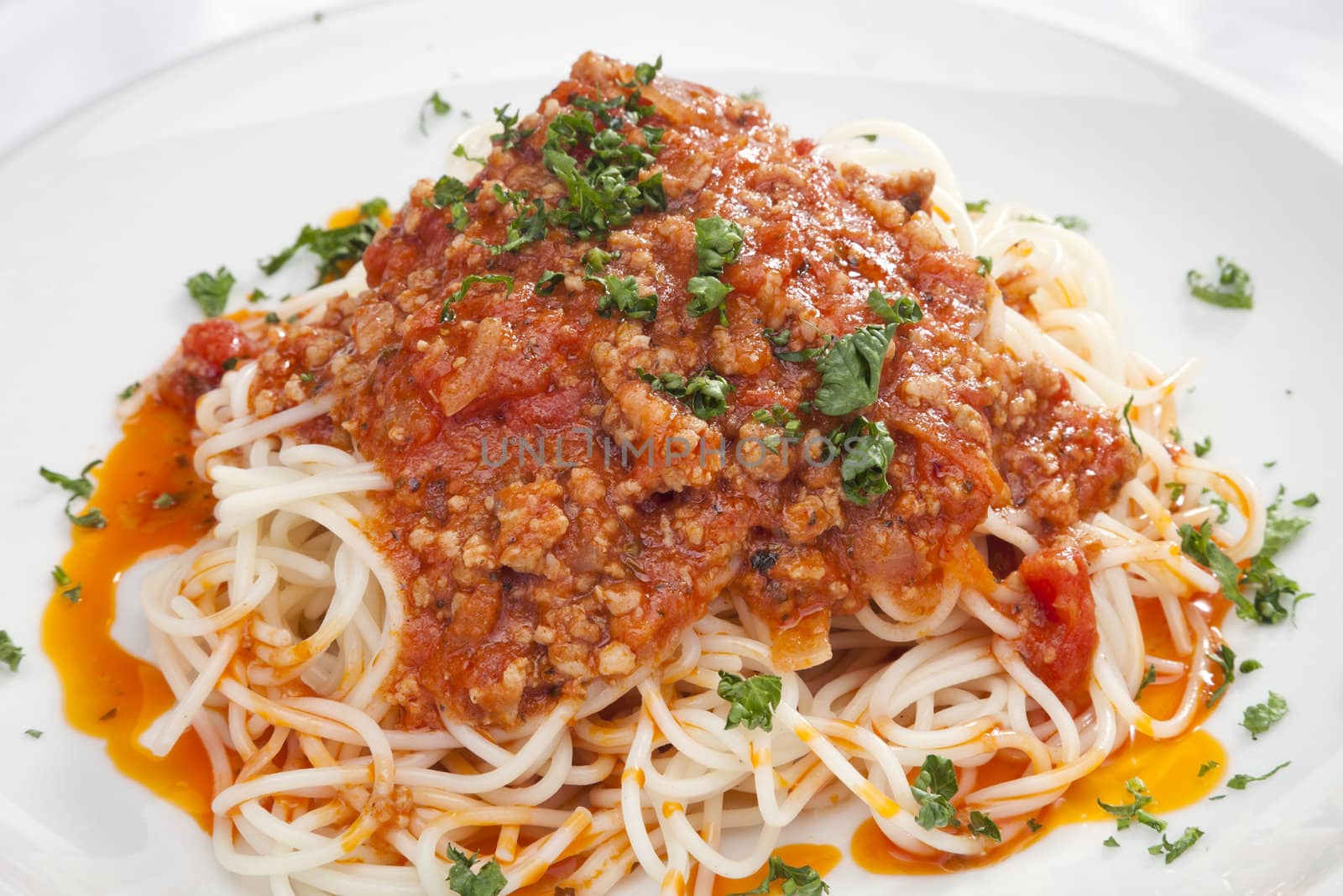 Spagetti Bolognese w chopped parsley