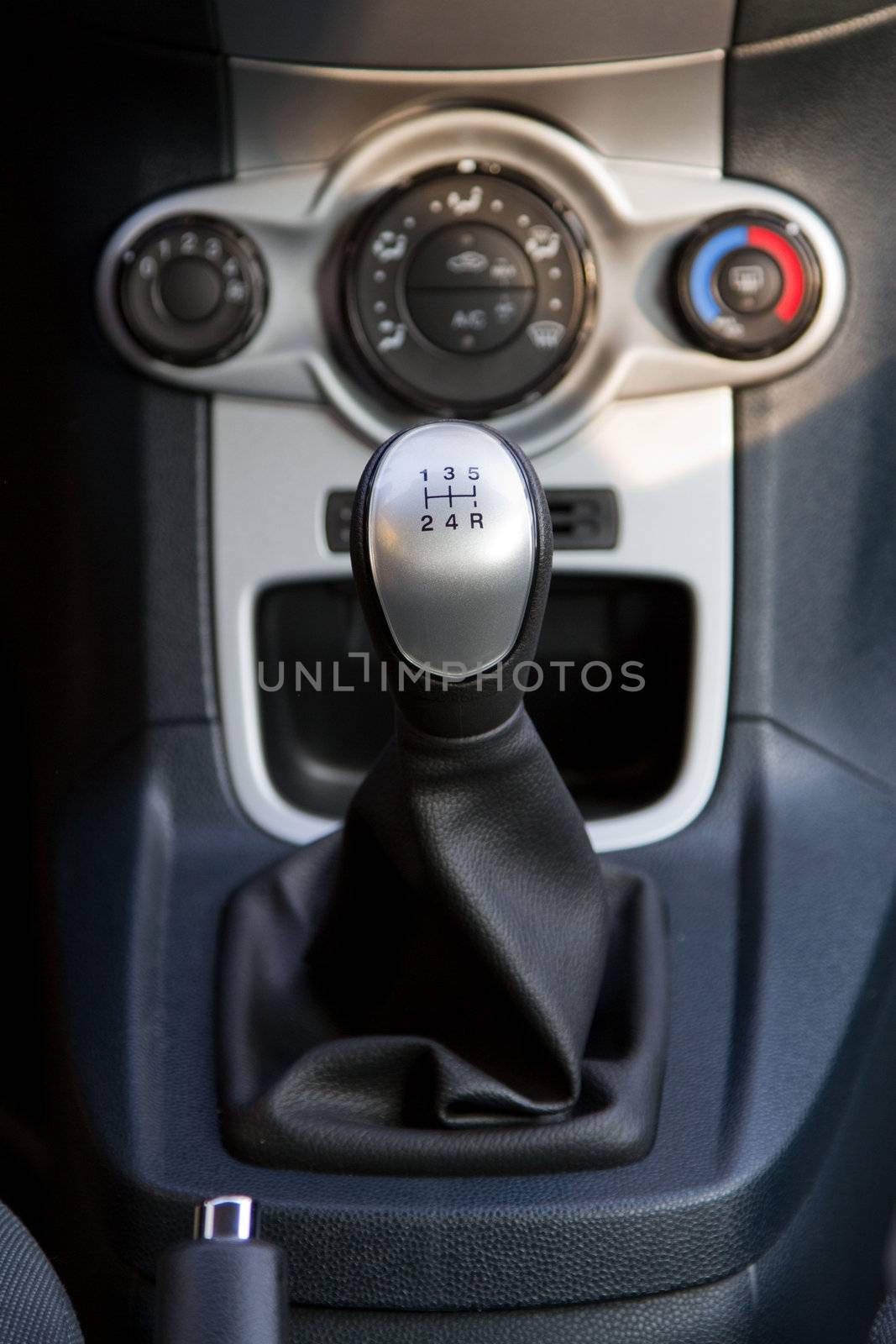 Conditioner and air flow control in a modern car