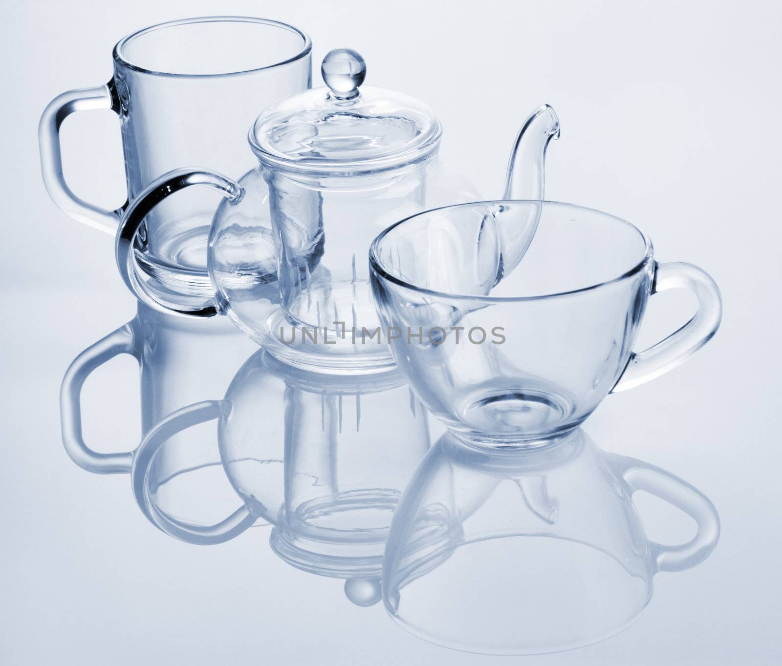 Glass dishes for tea by Gdolgikh