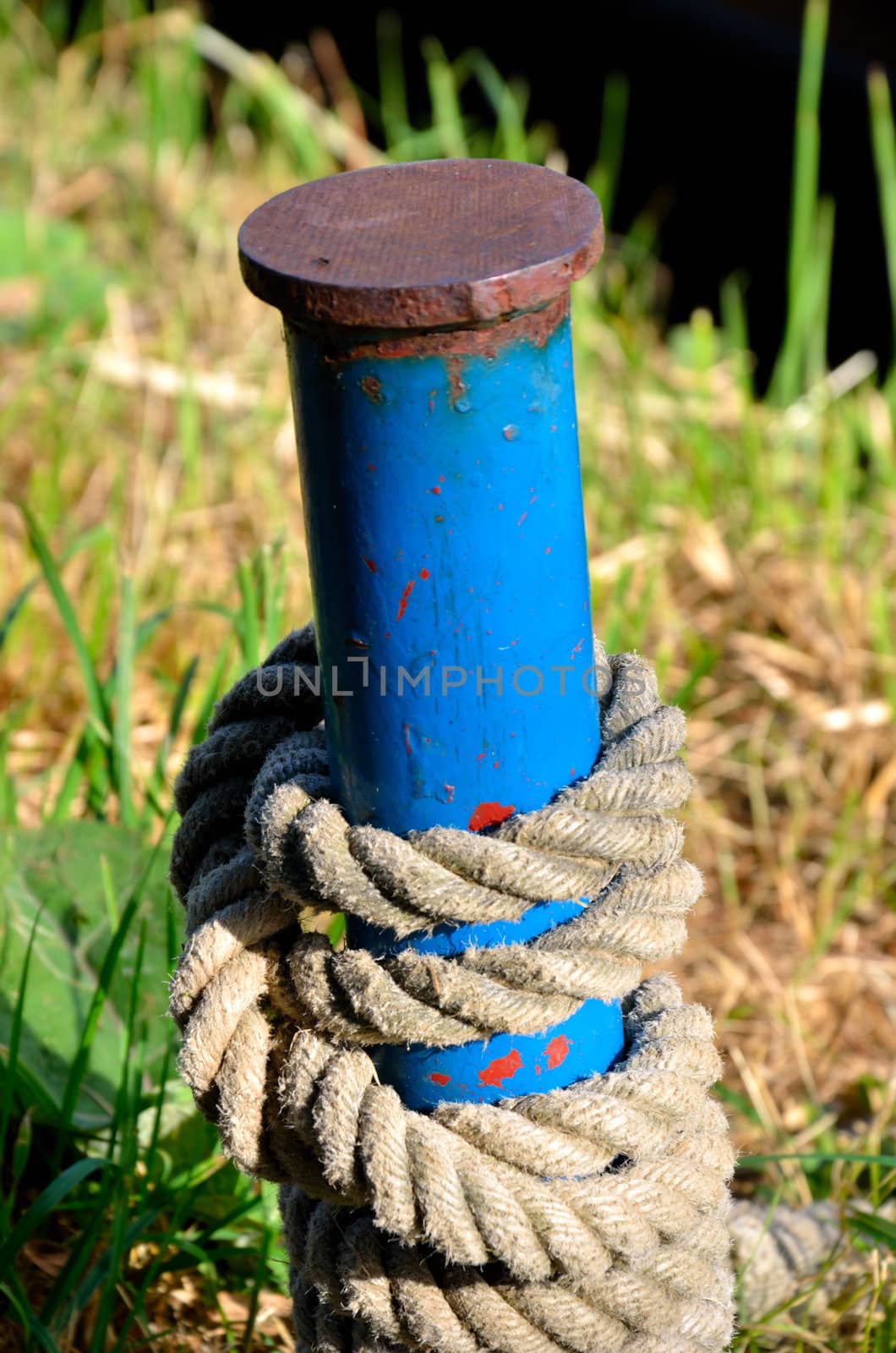 Blue post with coiled rope