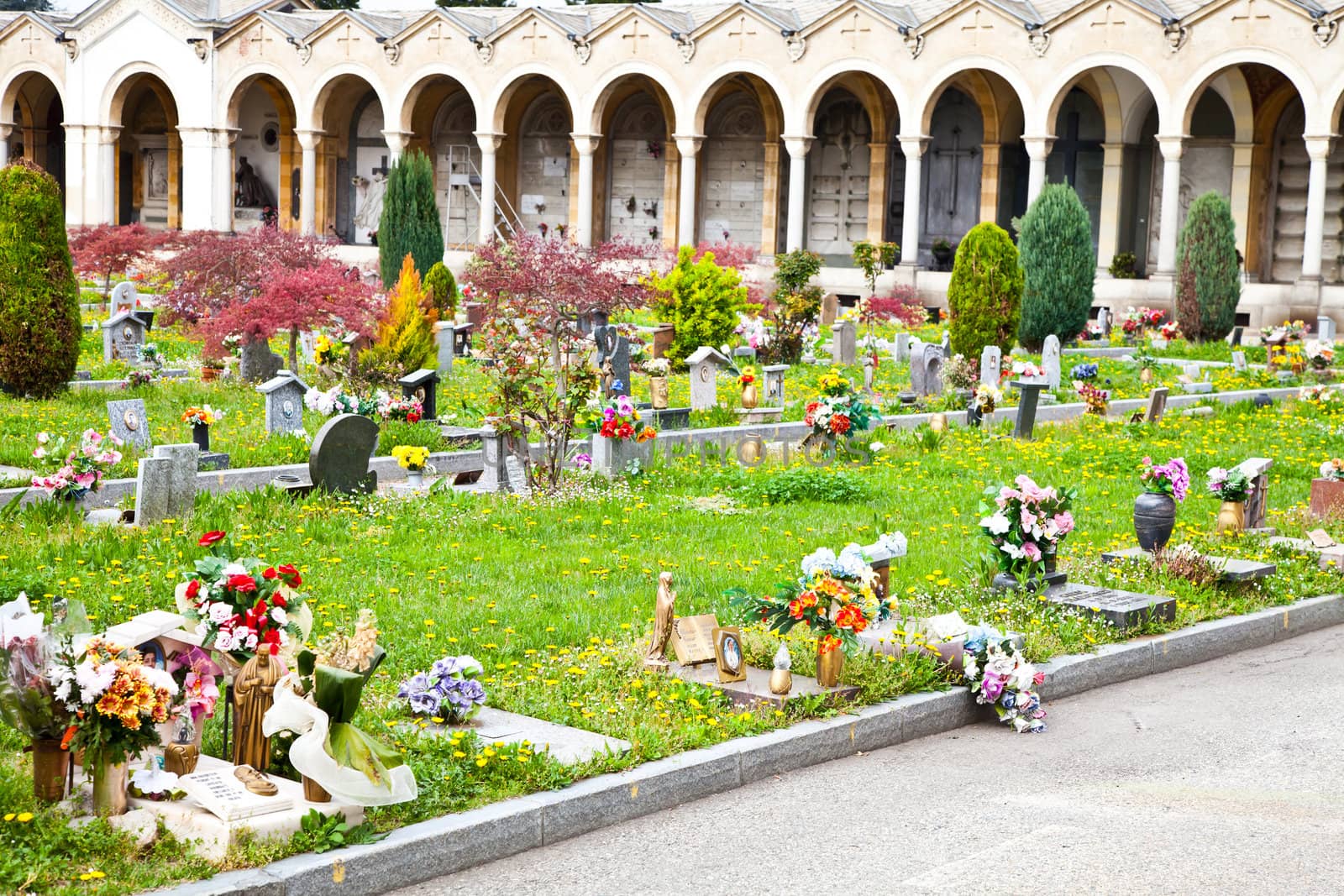Collection of the most beautiful and moving architectures examples in European cemeteries