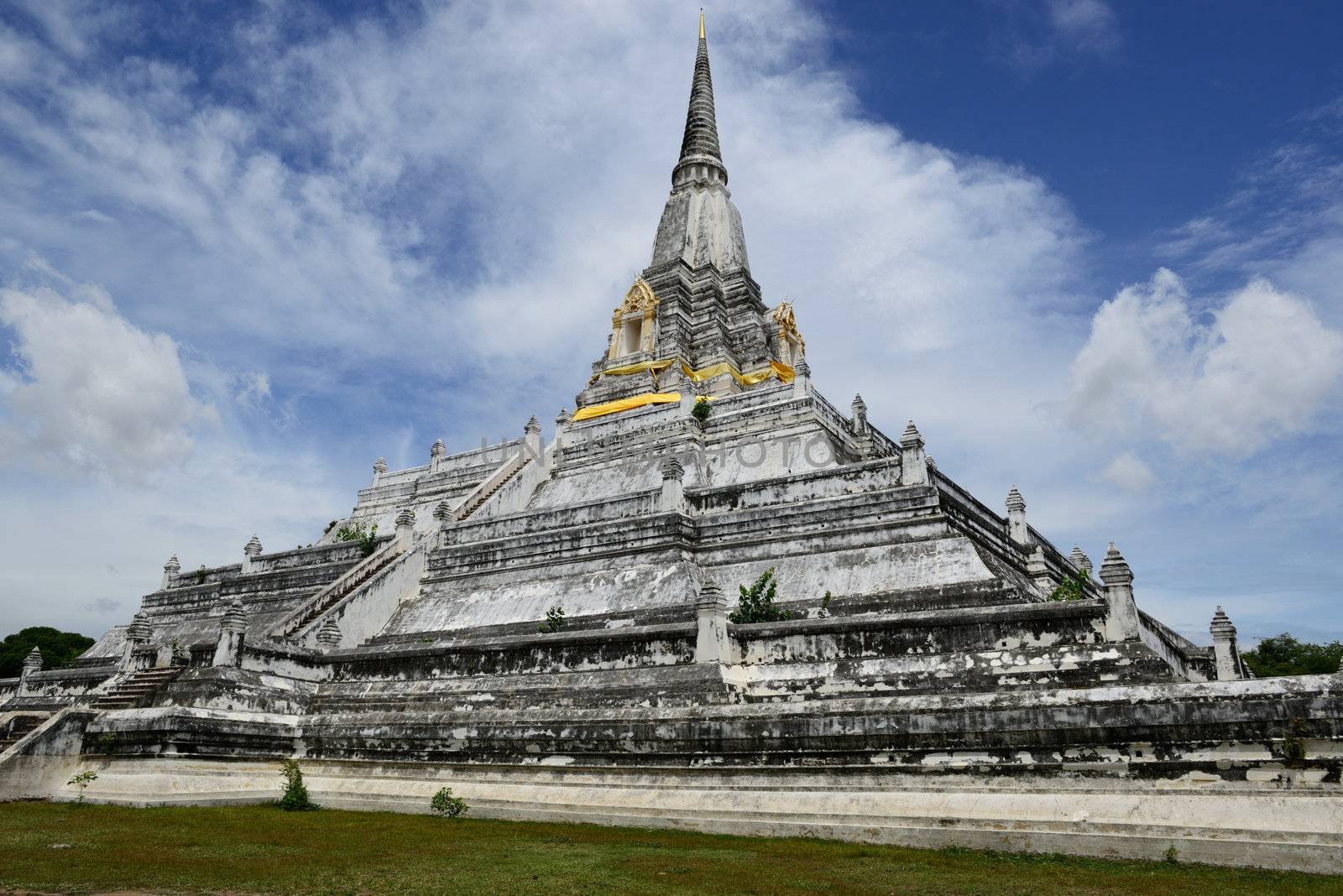 Chedi Phukhao Thong which was built by the Burmese King Bhueng Noreng after his conquest of Ayutthaya in 1767