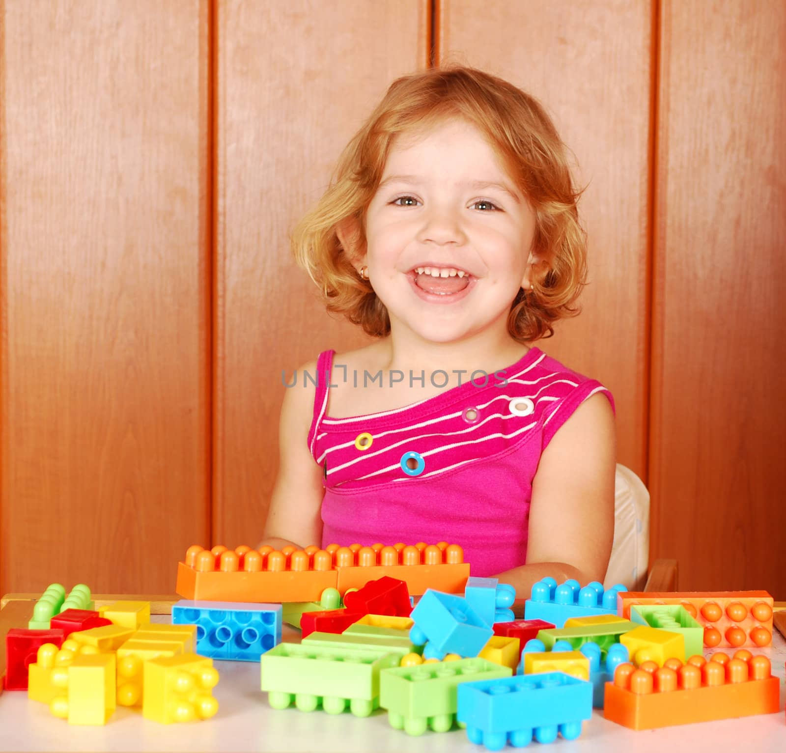 Beauty little girl play with toy brick