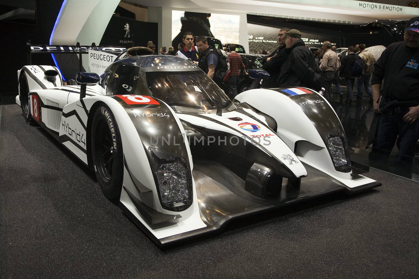 Peugeot 908 Hybrid4 by shadow69