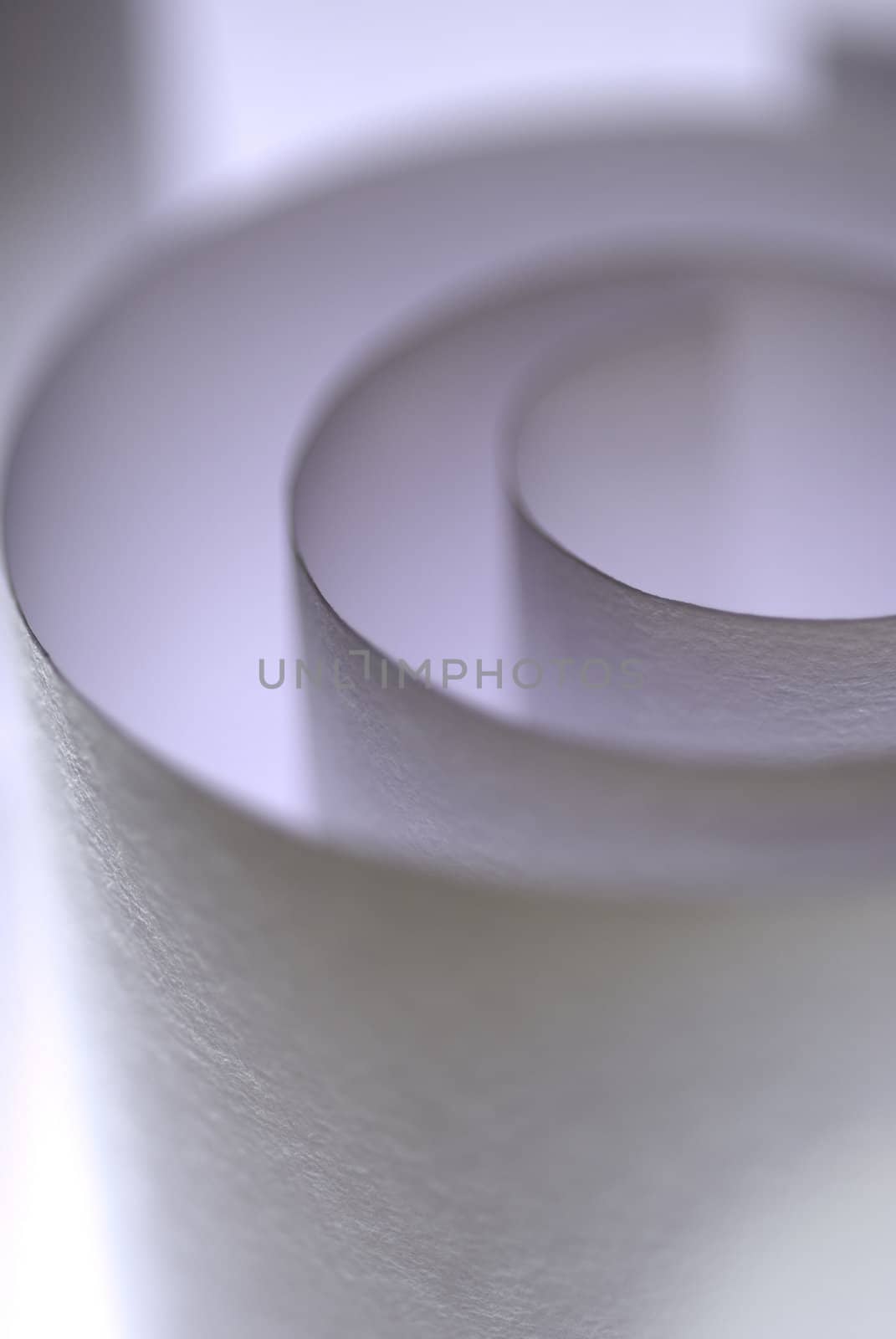 Textured paper roll with thin focus play