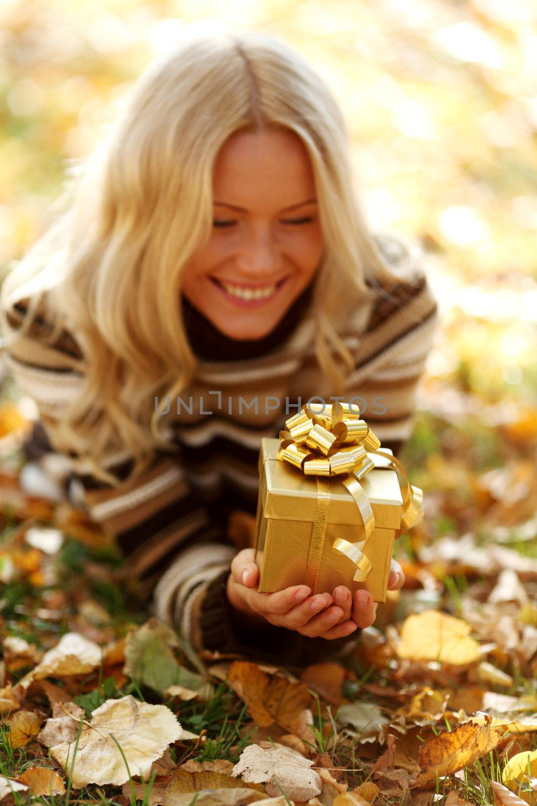 woman take autumn gift in park