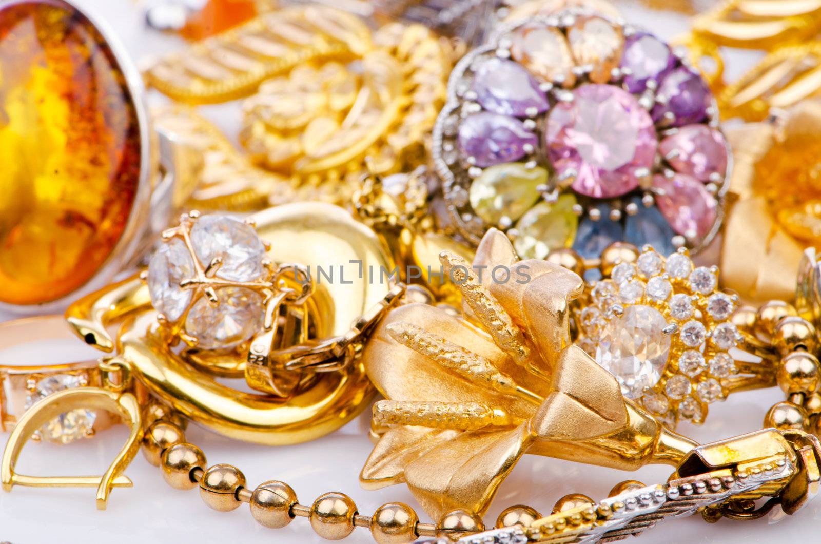 Large collection of gold jewellery  by Elnur