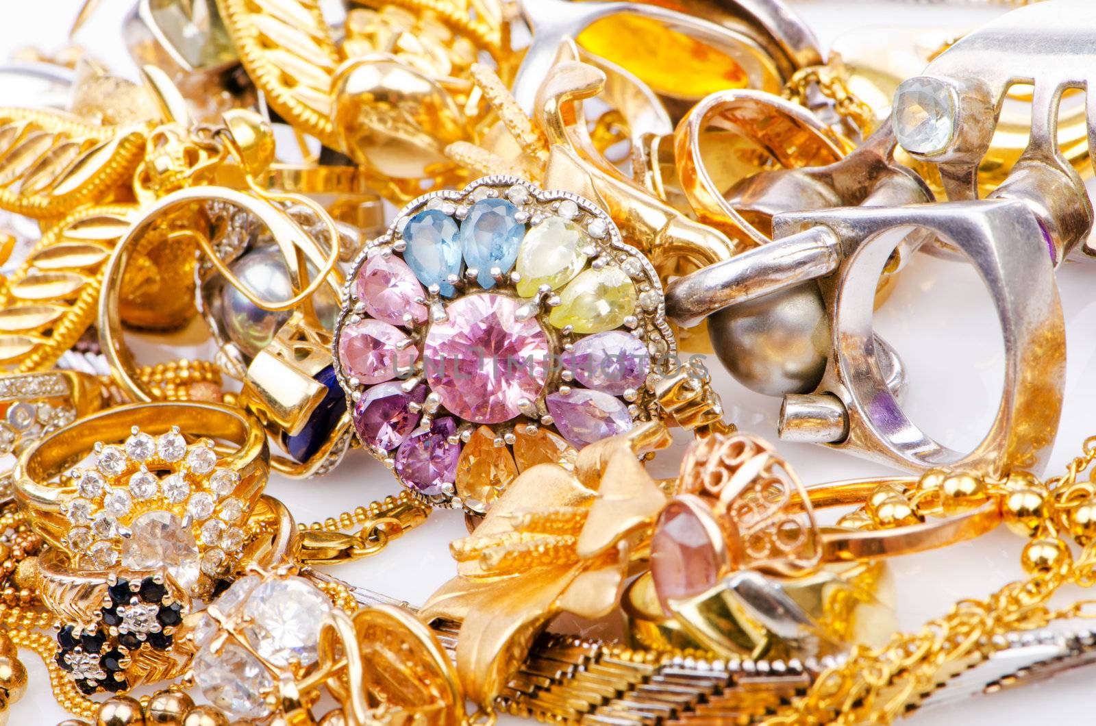 Large collection of gold jewellery 