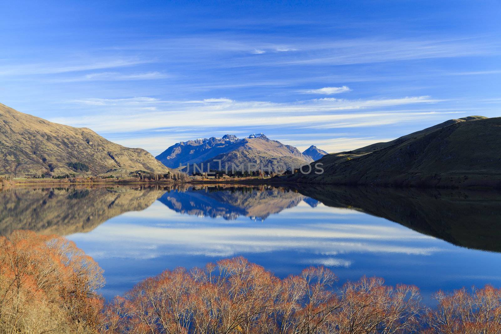 Hayes Lake in the South Island of New Zealand 







Lake Hayes in New Zealand