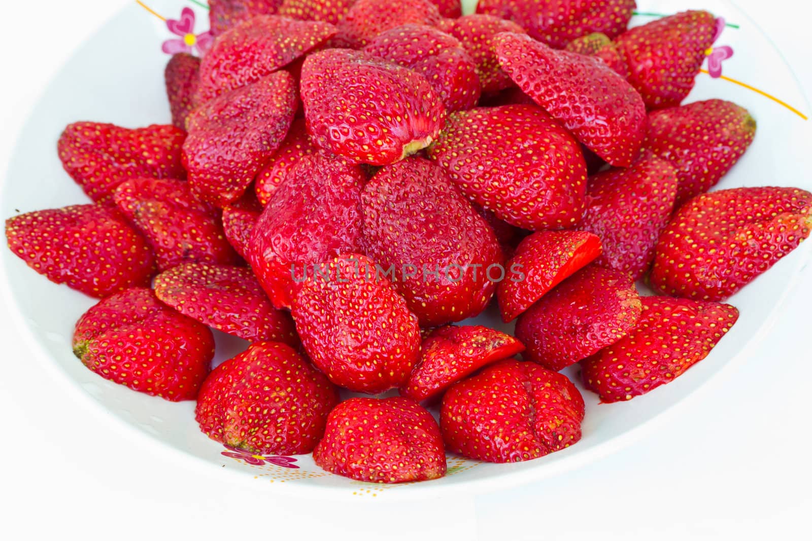 Strawberry in plate by ta_khum