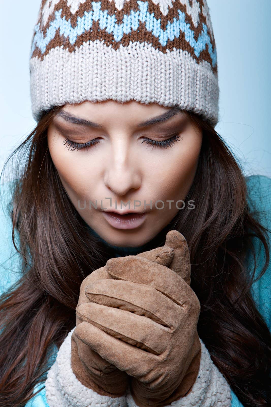 woman warm hands by nigerfoxy