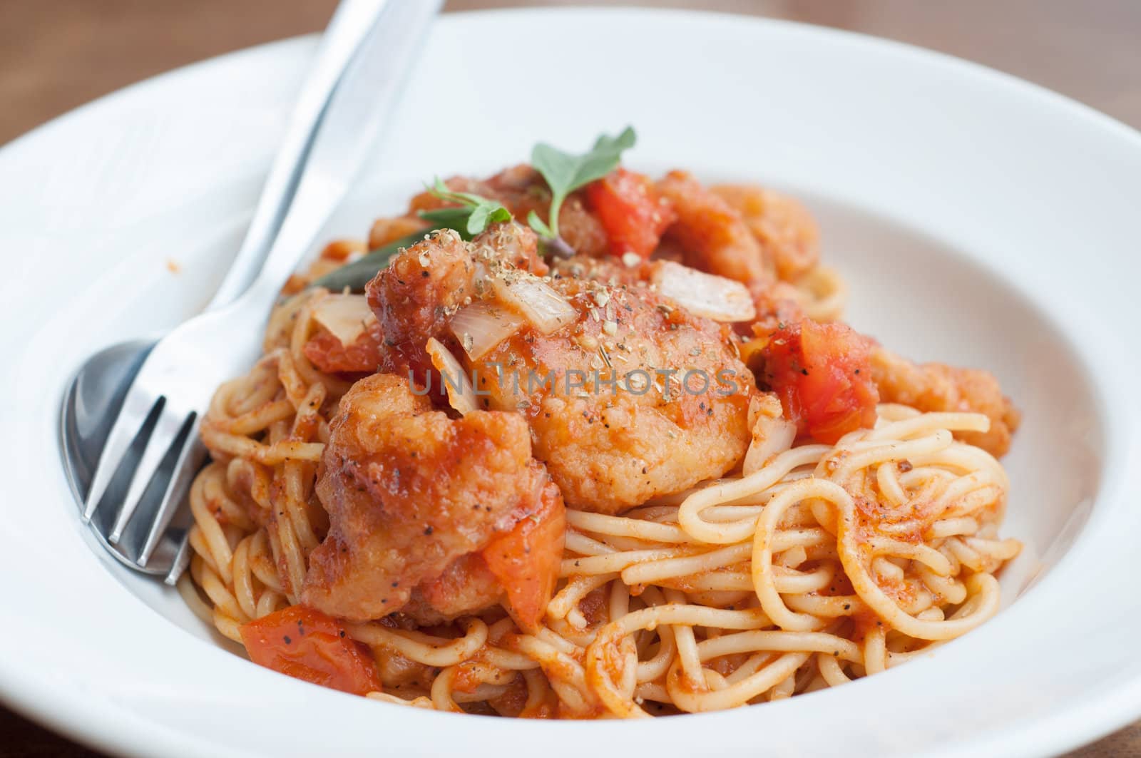 spaghetti with spicy fried fish on sauce by ngarare