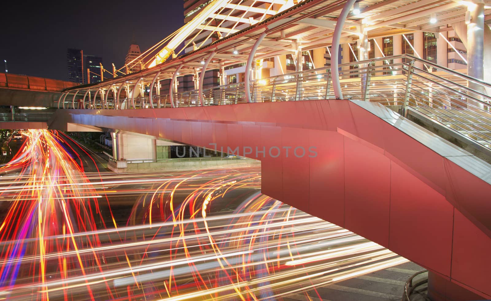 Lights on at night  In the city the car is running 