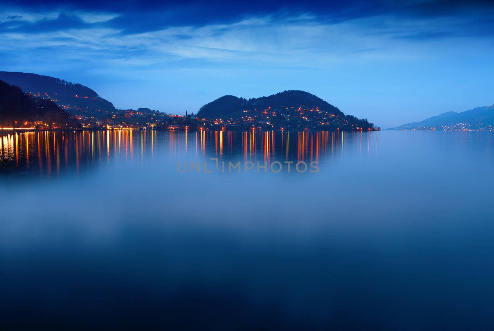 Lake Thun at night. by vladimir_sklyarov