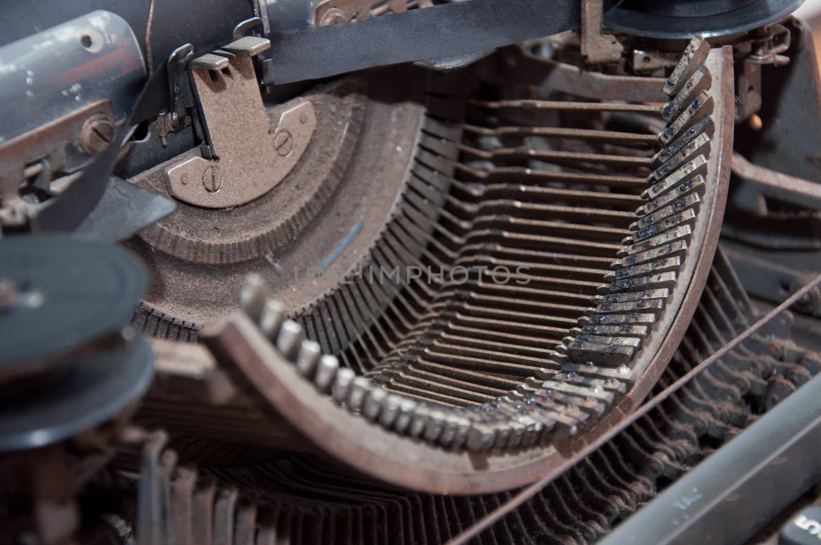 old rusty abandoned typewritter in office