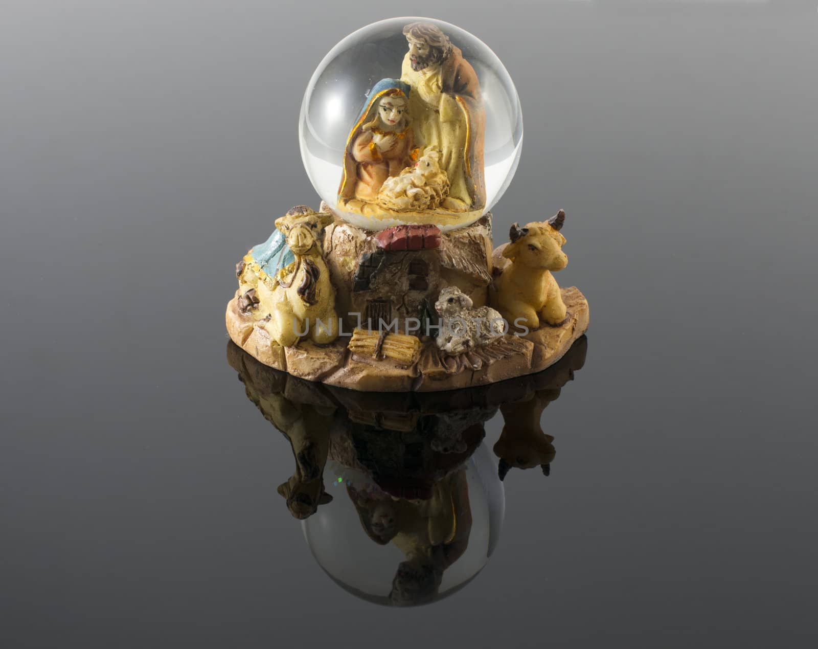 christmas snow glass bowl with jesus mara and joseph