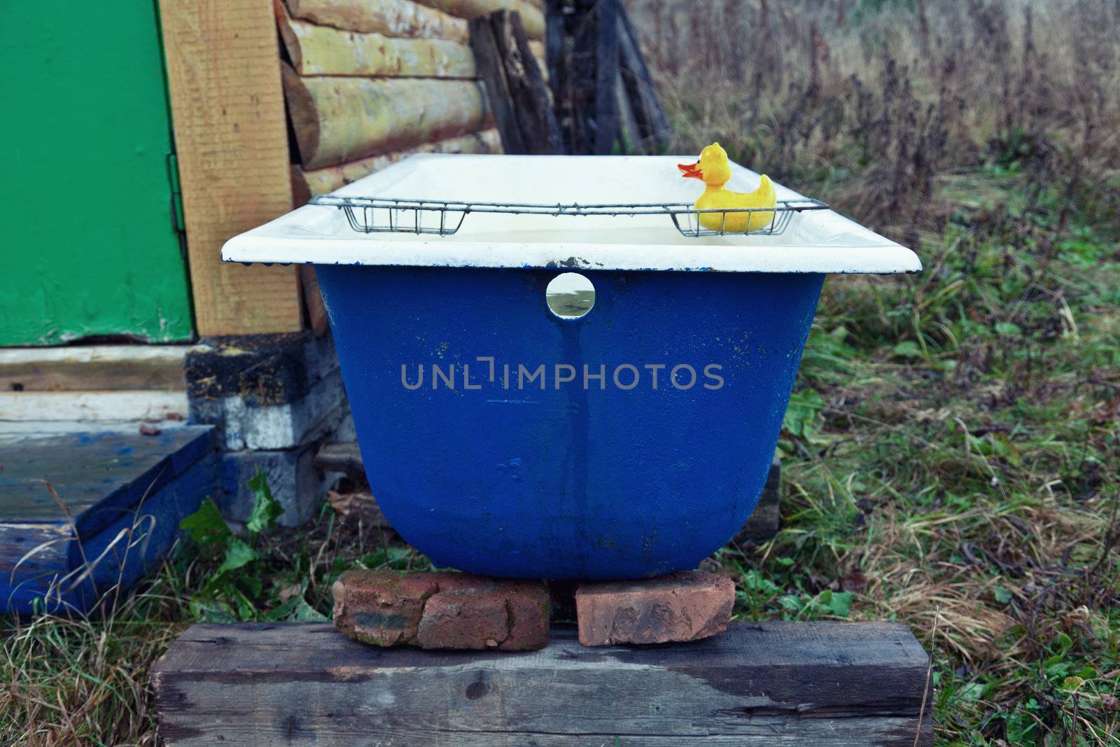  brutal outdoor bathtub photo