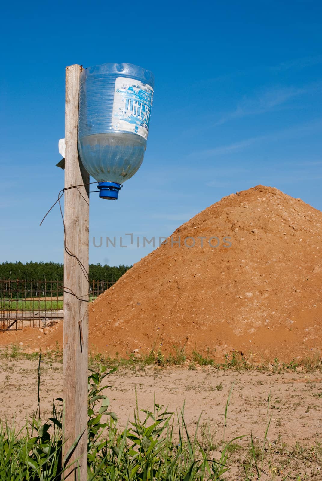 container, water, building, mountain, sand, thirst