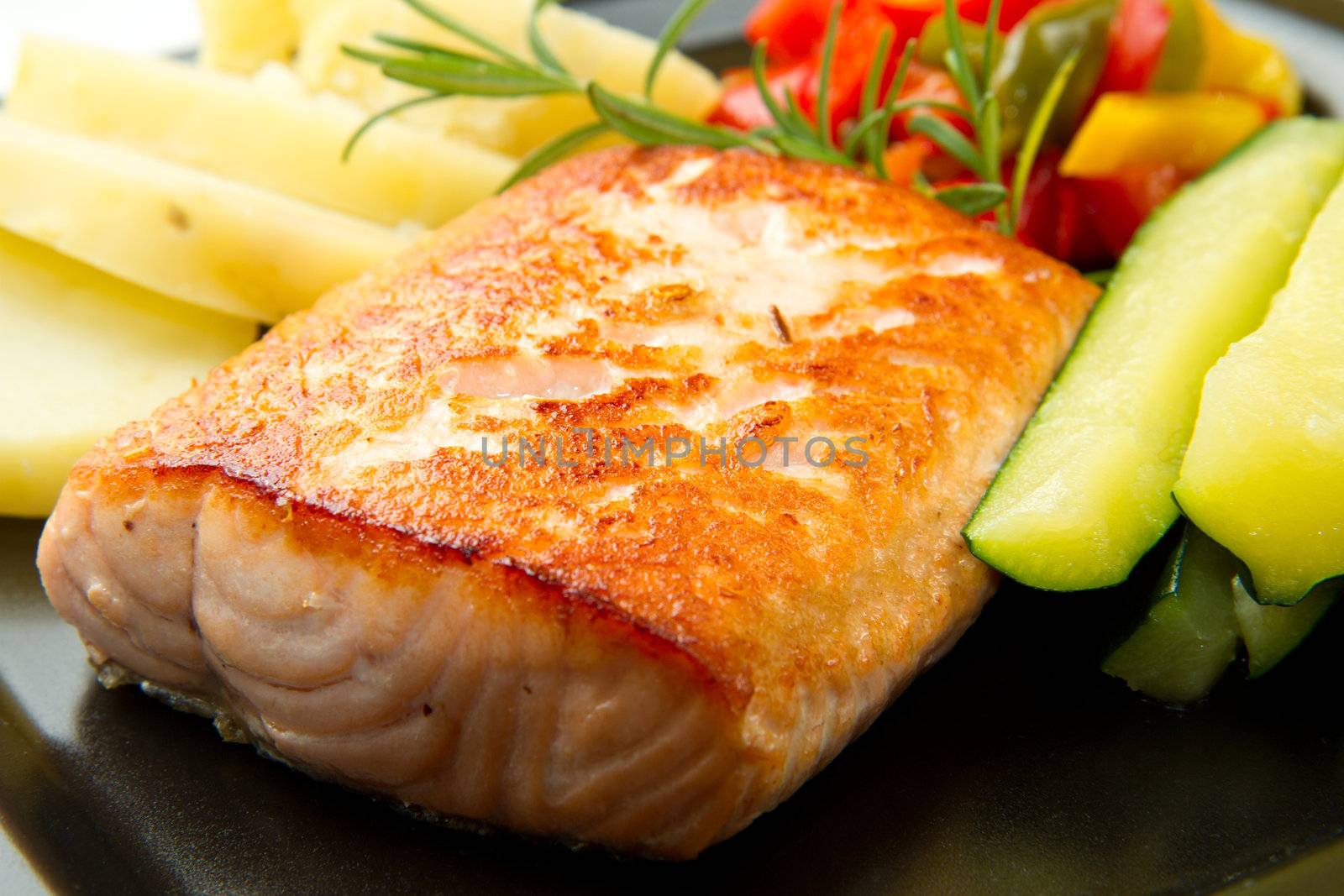 Grilled salmon and vegetables 