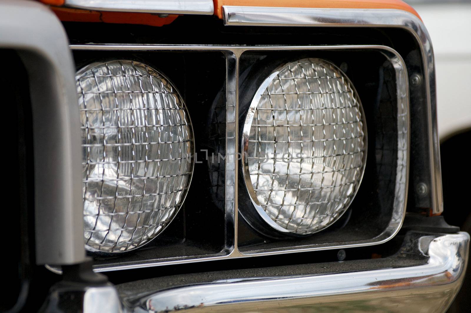 Double Headlights with Silver Safety Net close up