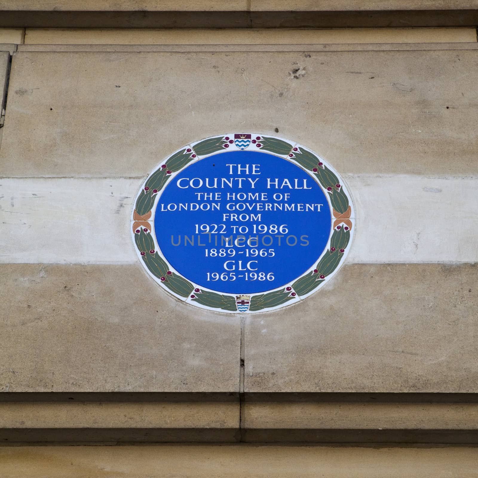 Blue plaque commemorating the old location of County Hall in London.