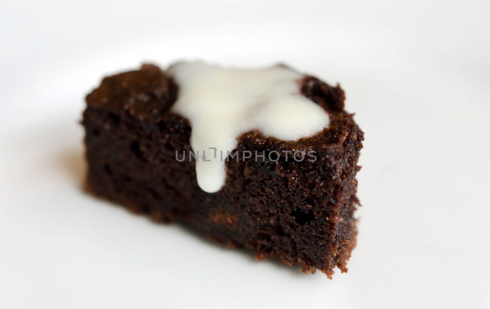 Chocolate cake with white frosting
