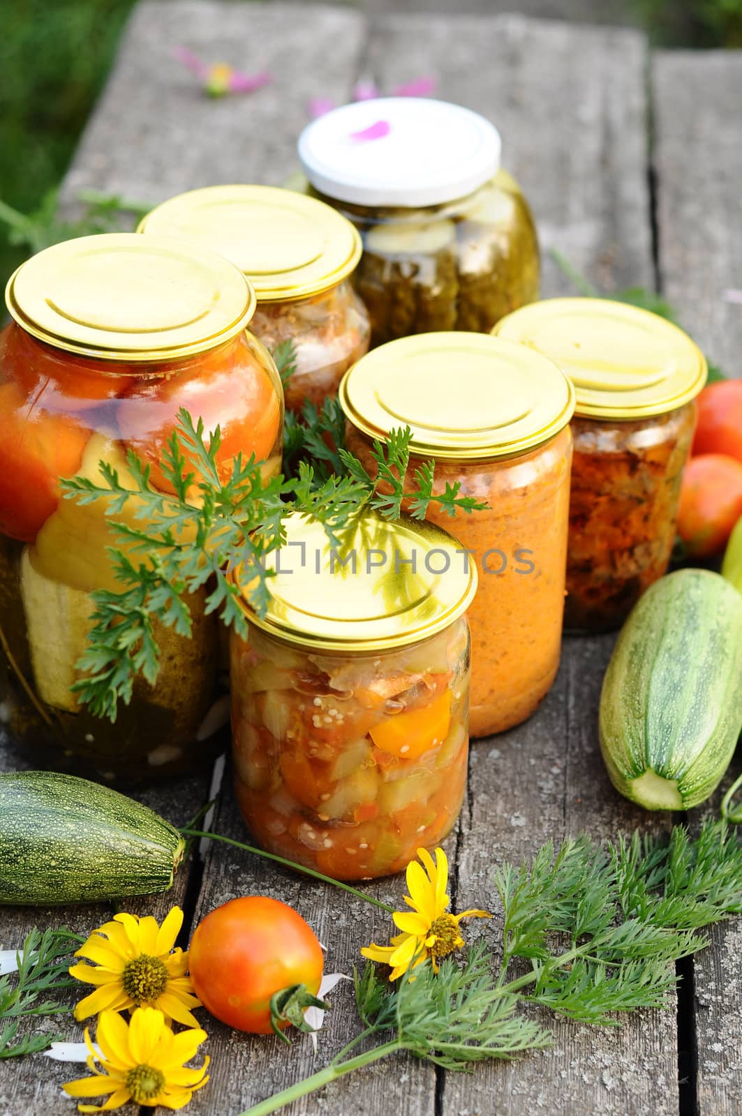 Home canning, canned vegetables