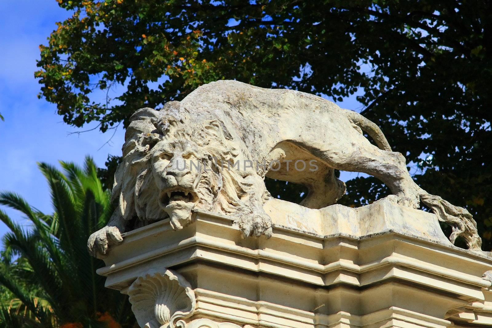  leon statue in the zoo in Villa Borghese