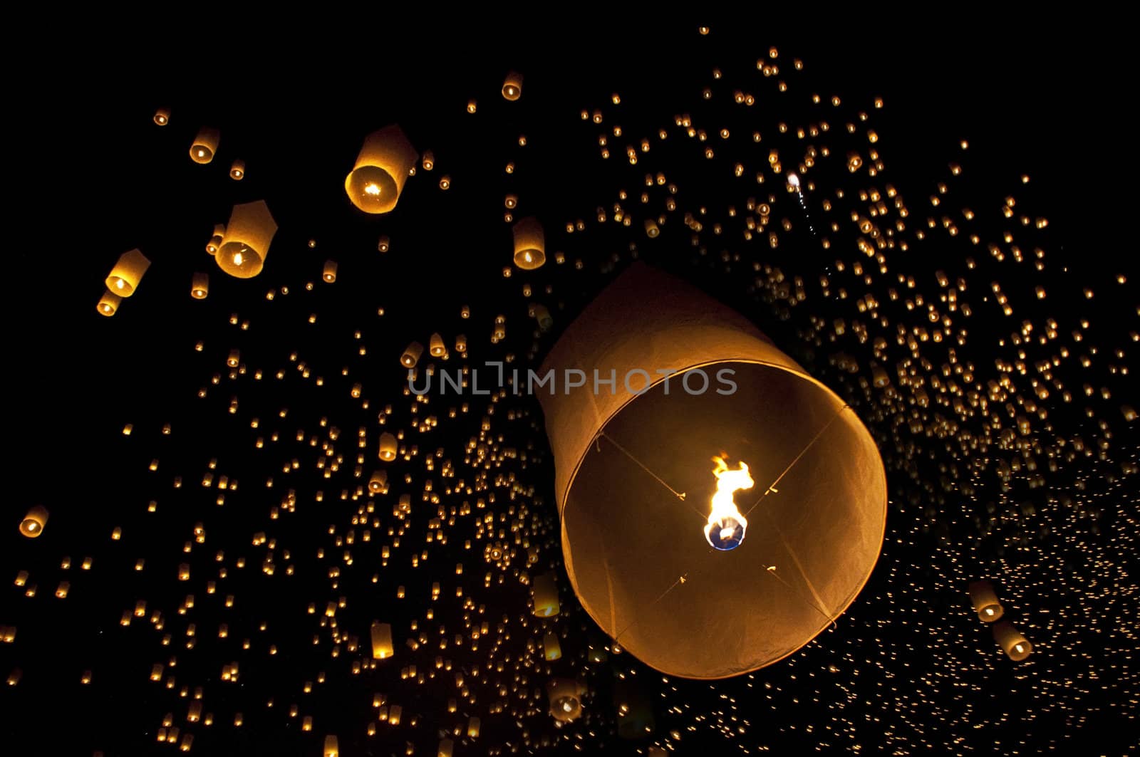 Sky lanterns firework festival,Chiangmai ,Thailand by Yuri2012