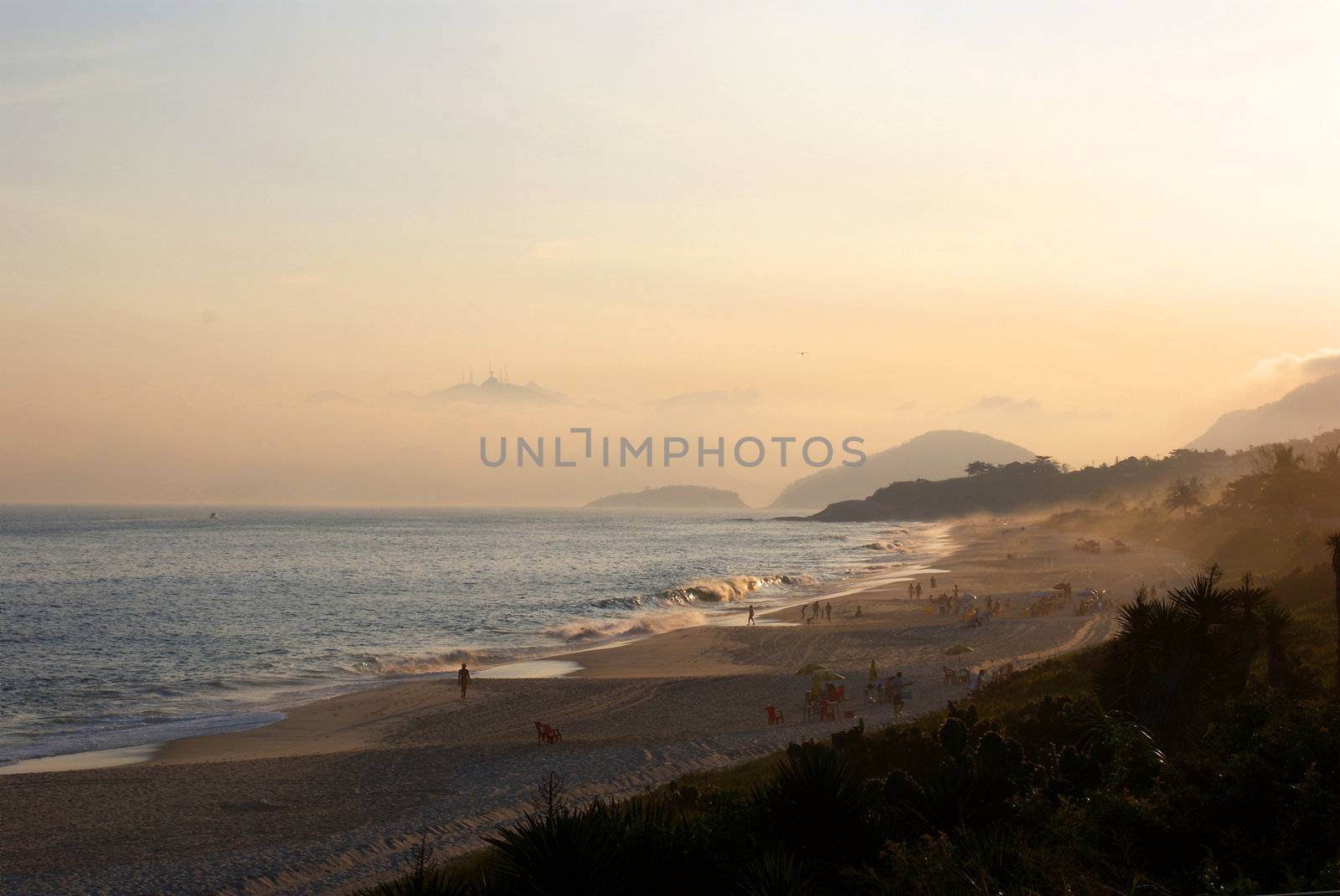 Sunset on Camboinhas beach by eldervs