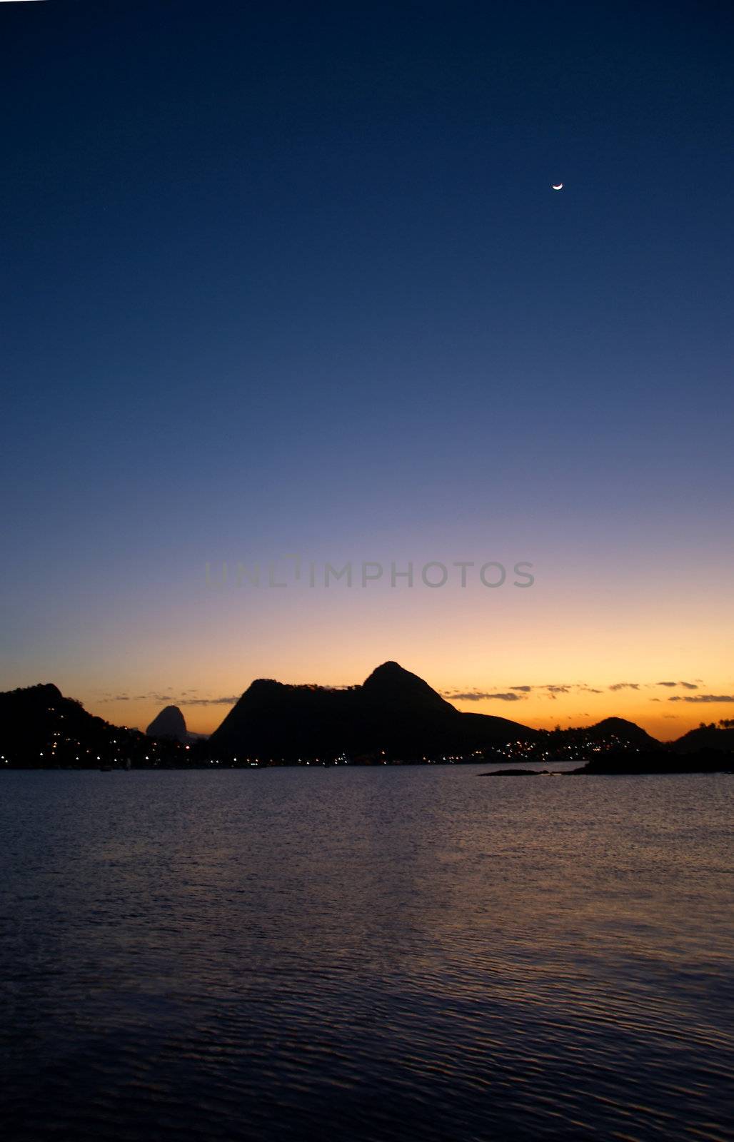 Sunset in Guanabara Bay by eldervs