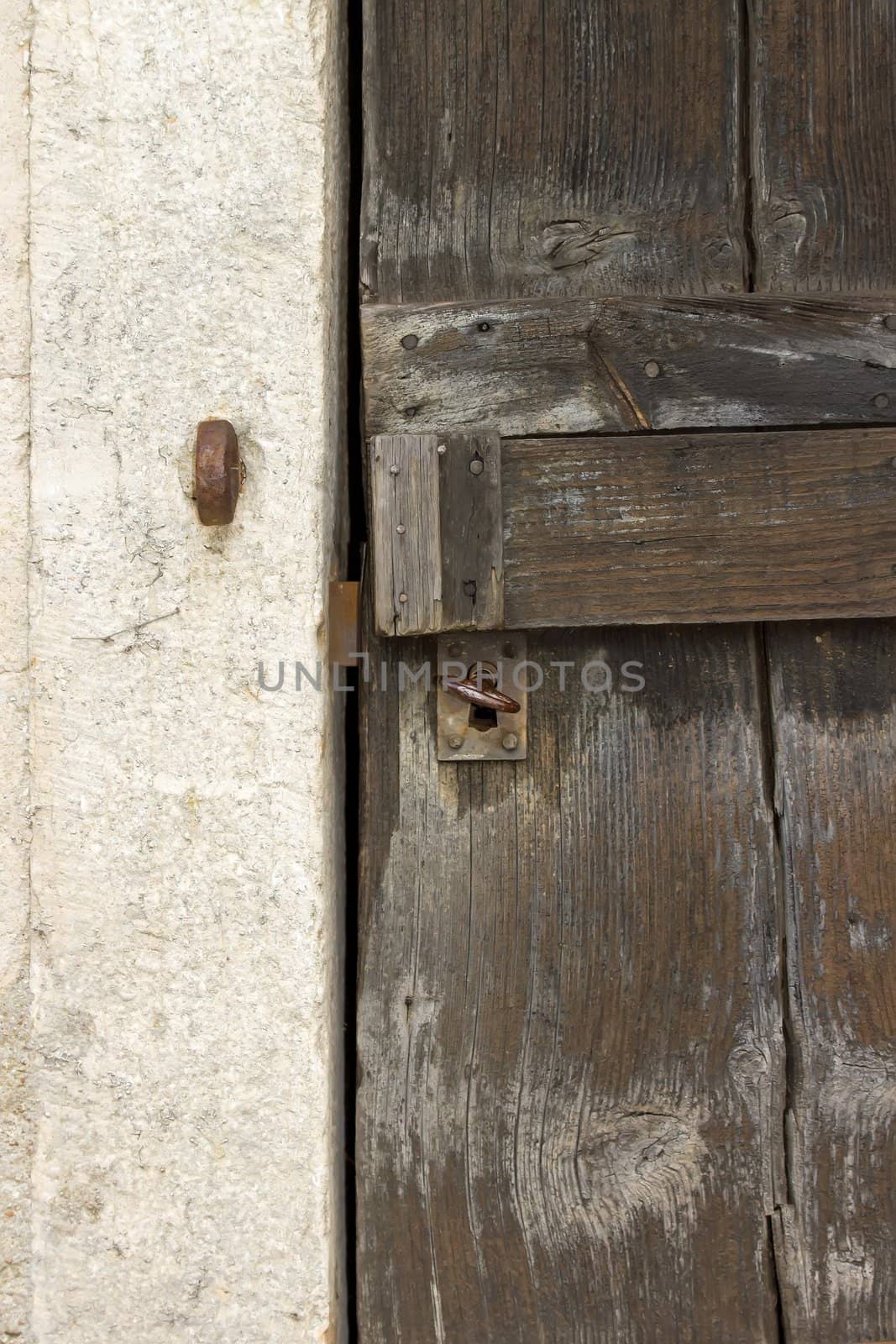 old closed wooden door inthe countryside