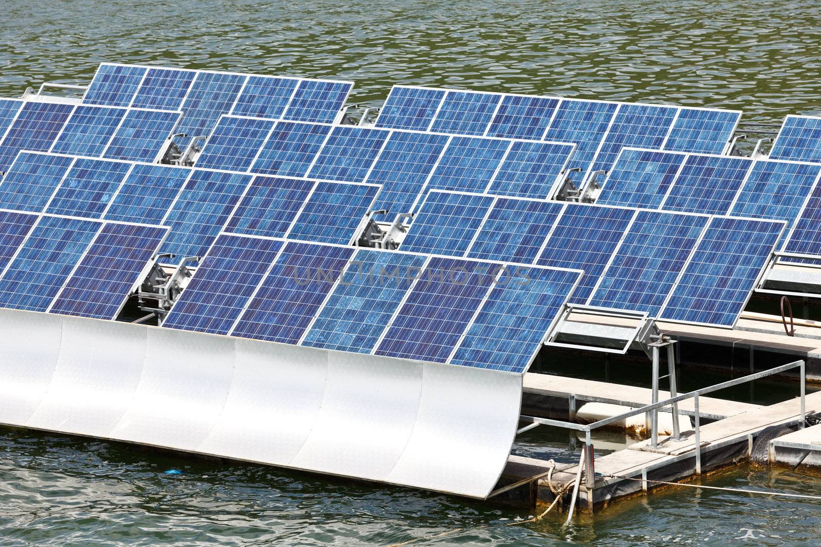 Solar panels  on the water. by jame_j@homail.com