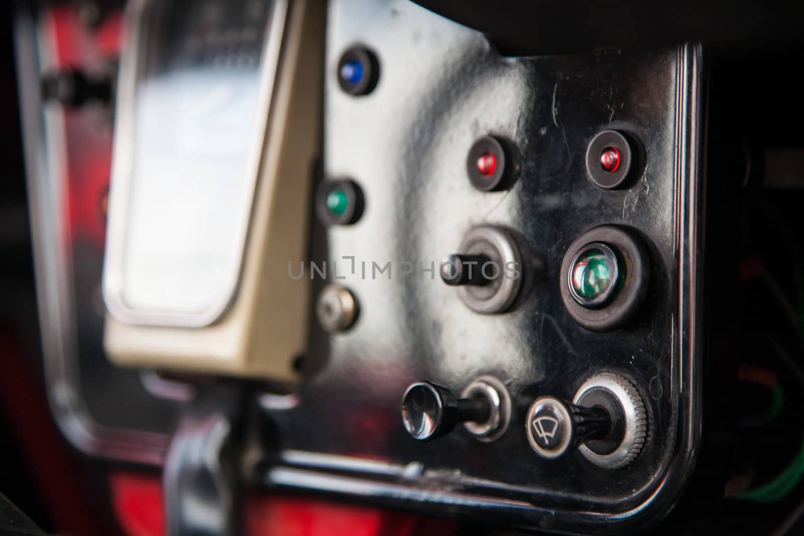 Close up photo of the dashboard of a Citroen 2CV