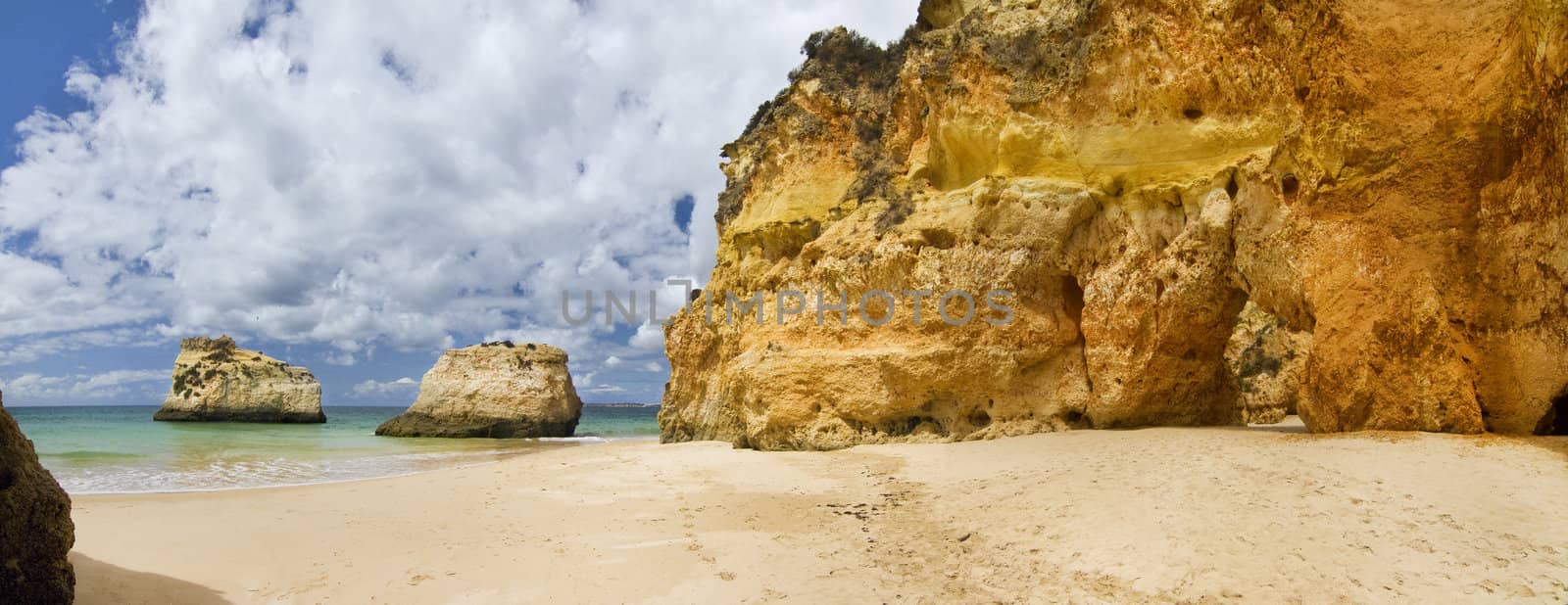 Wonderful view of a beautiful beach in the Prainha area, in the Algarve, Portugal.
