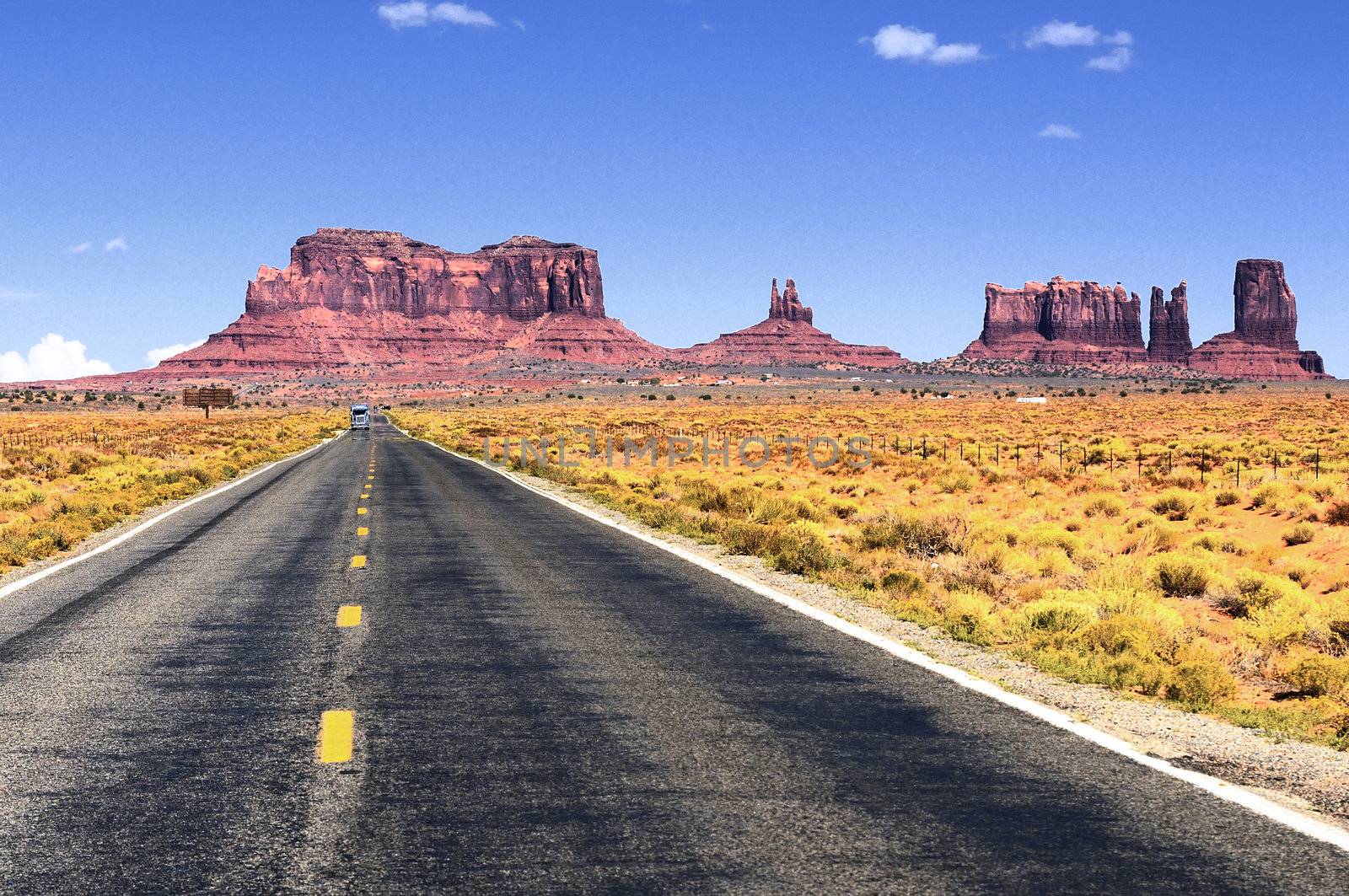 Road leading into Monument Valley. 