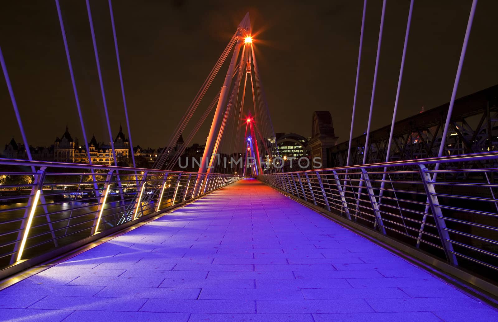 Golden Jubilee Bridge in London by chrisdorney